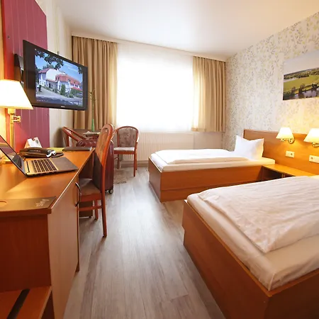 호텔 Landhotel Felchow 4*